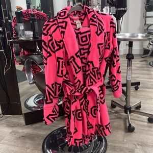 Nwt, VS pink, short robe